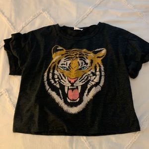 Tiger cropped tee